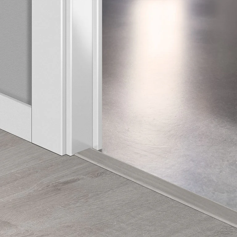 Cotton Oak Cold Grey QSVINCP40201 Incizo Door Bar by Quick-Step