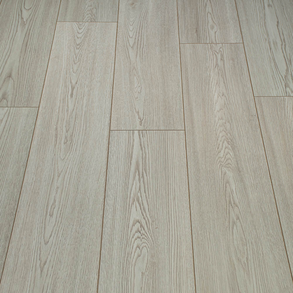 Essex Oak Mansion 8mm Laminate Flooring - Image 3