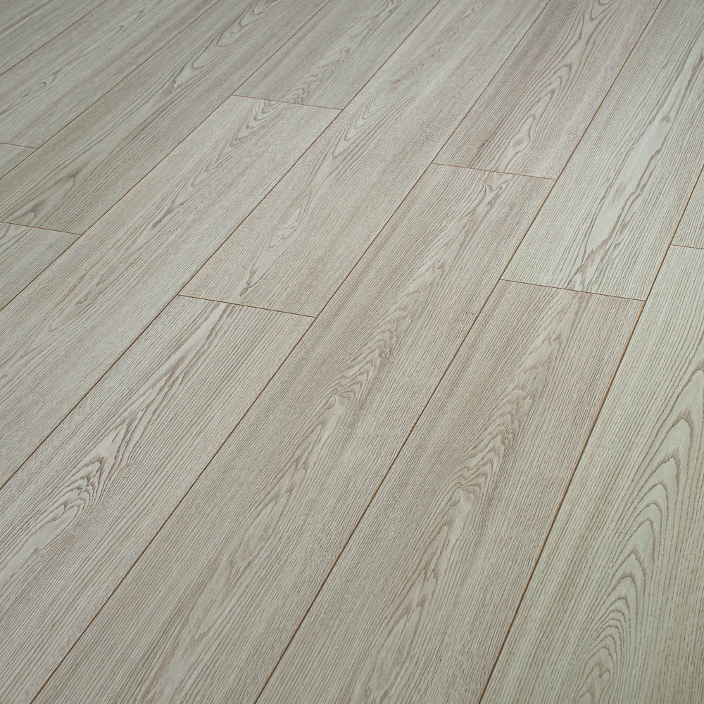 Essex Oak Mansion 8mm Laminate Flooring - Image 6
