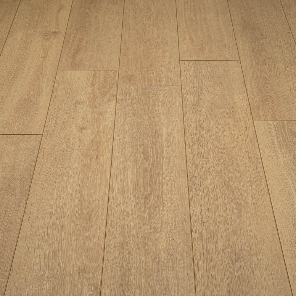 Hampshire Oak Fortress 8mm Laminate Flooring - Image 3