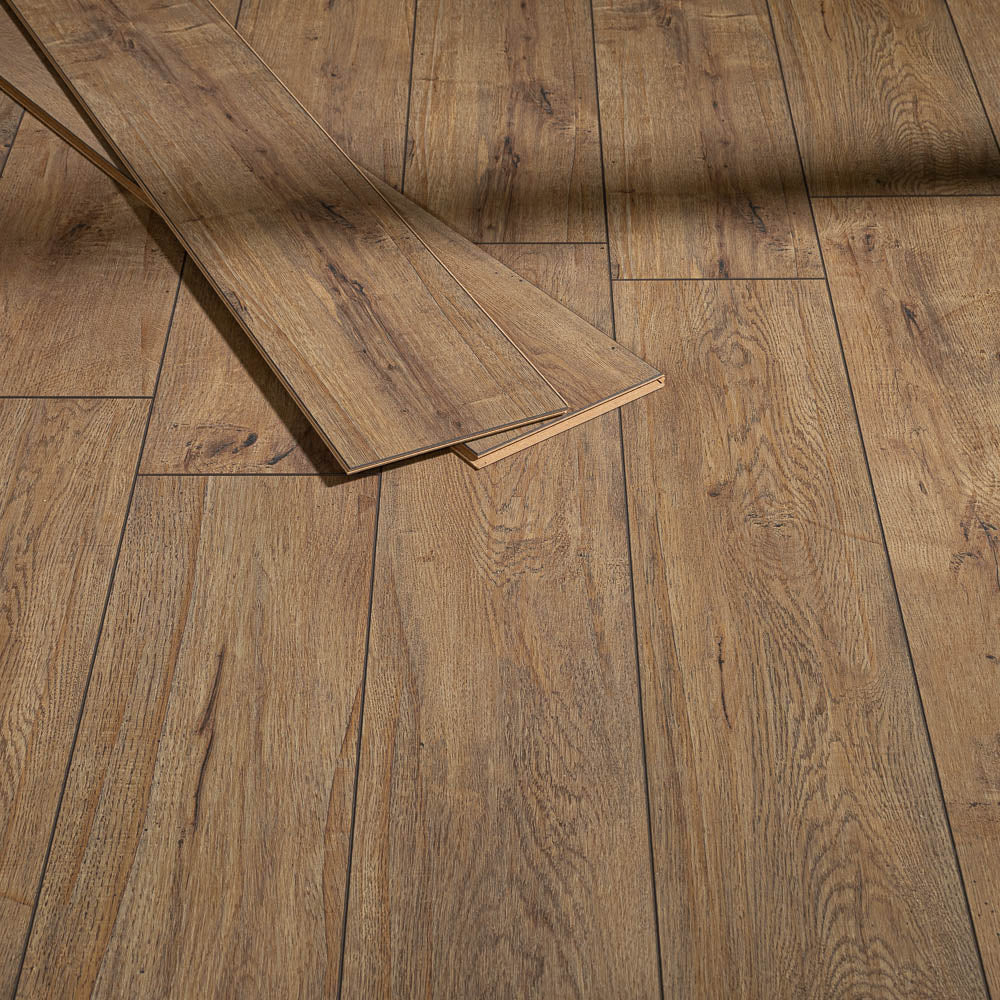 Middlesex Oak Fortress 8mm Laminate Flooring - Image 5