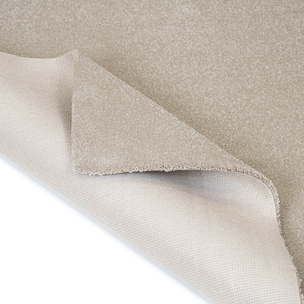 Sandy Beige 71 Bellevue Saxony Carpet - Image 4