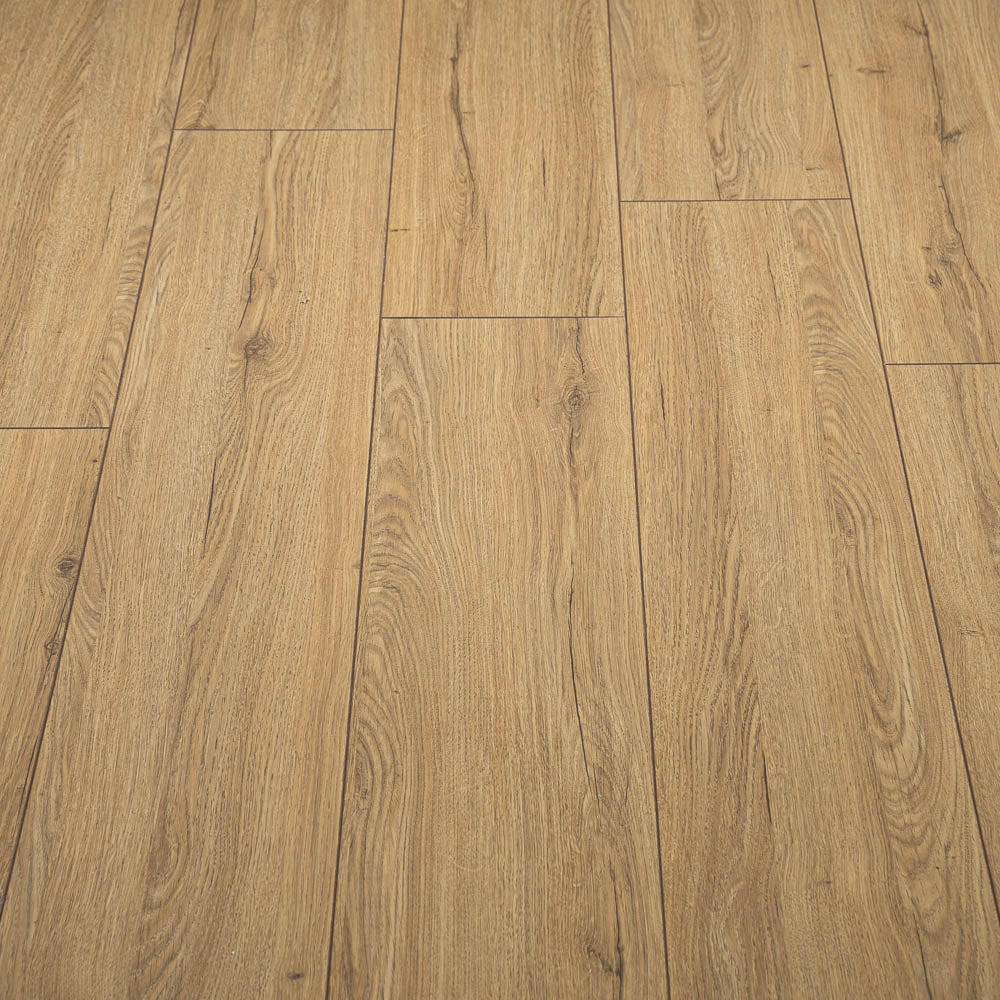 Suffolk Oak Mansion 8mm Laminate Flooring - Image 3