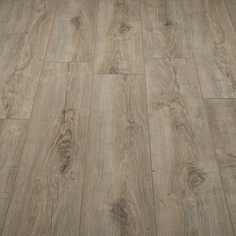 Westmorland Oak Fortress 8mm Laminate Flooring - Image 3