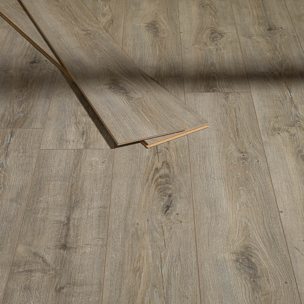 Westmorland Oak Fortress 8mm Laminate Flooring - Image 4