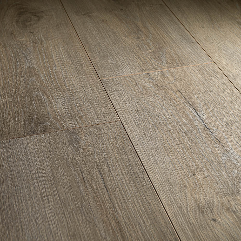 Westmorland Oak Fortress 8mm Laminate Flooring - Image 5