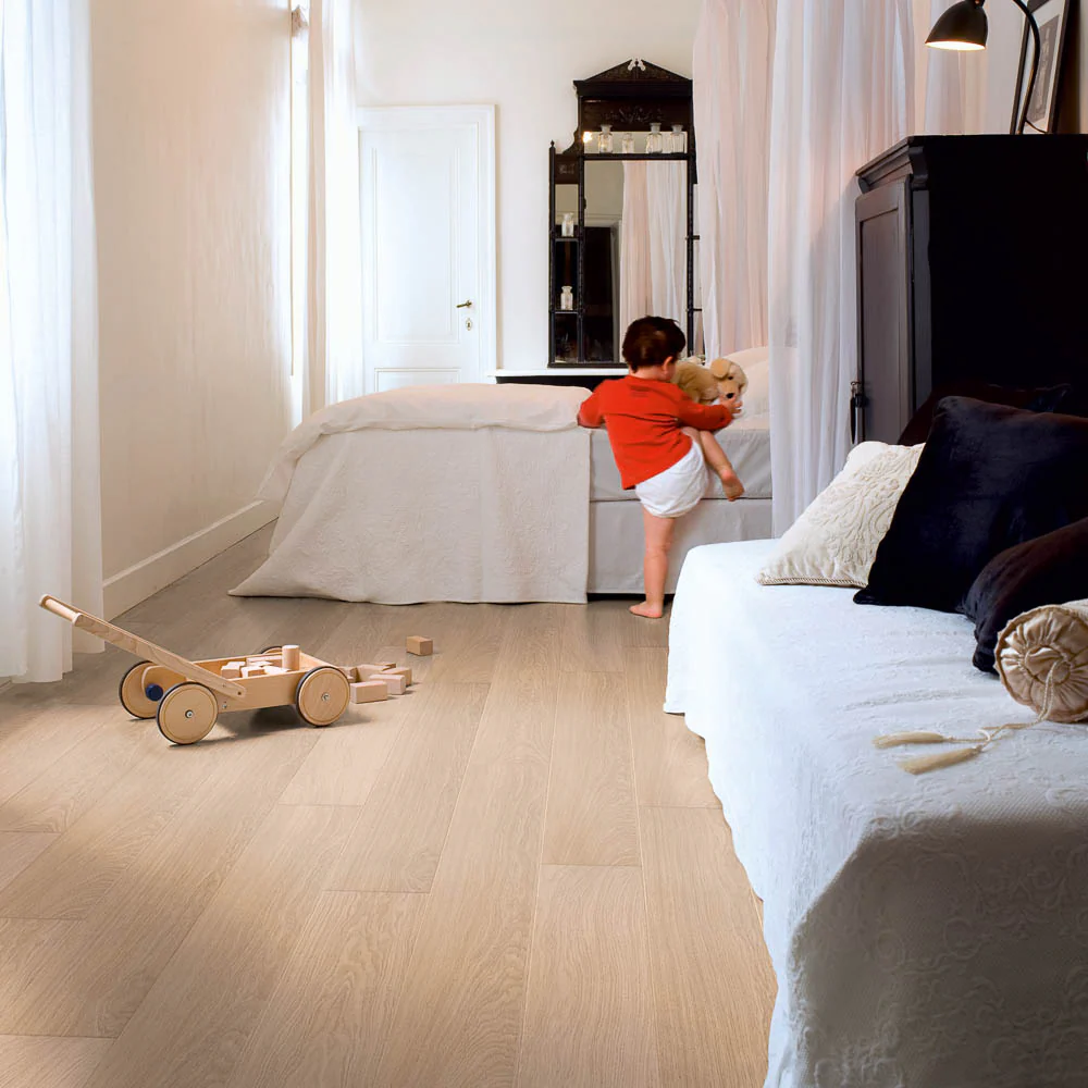 White Varnished Oak IM3105 Impressive 8mm Laminate Flooring by Quick-Step - Image 6
