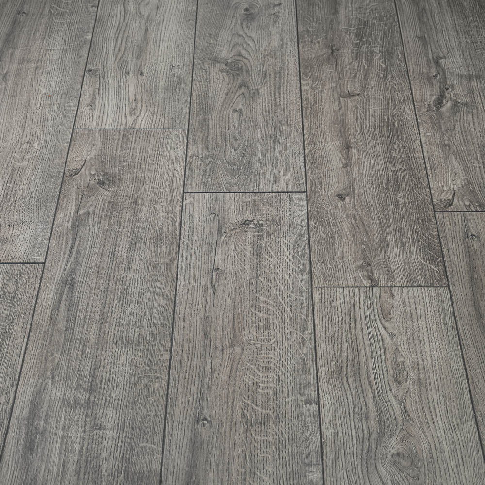 Wiltshire Oak Mansion 8mm Laminate Flooring - Image 4